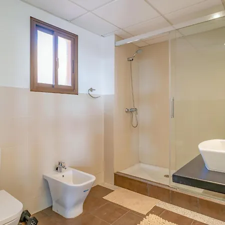 2 Bedroom Stunning In Apartament *