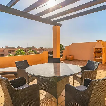 2 Bedroom Stunning In Apartament
