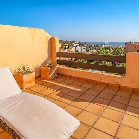 2 Bedroom Stunning In *